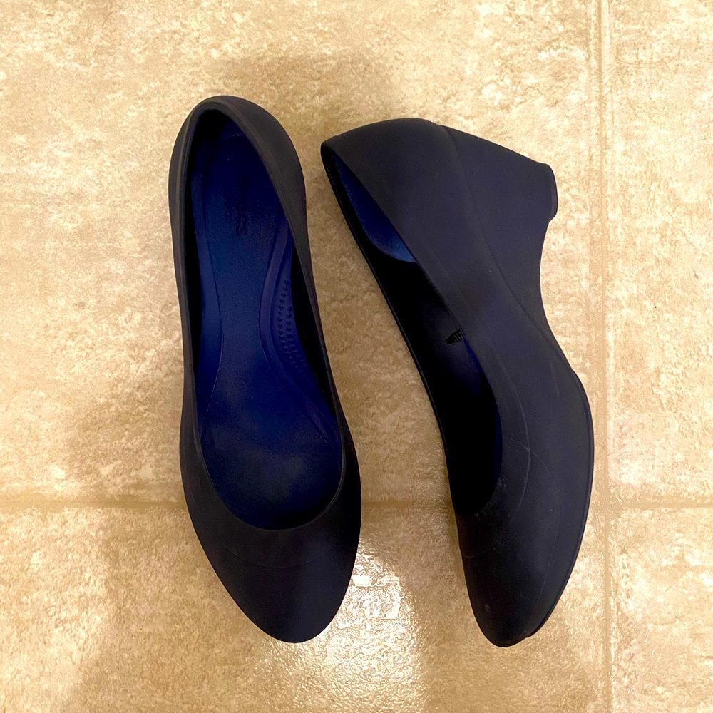 Women’s croc heels size 7